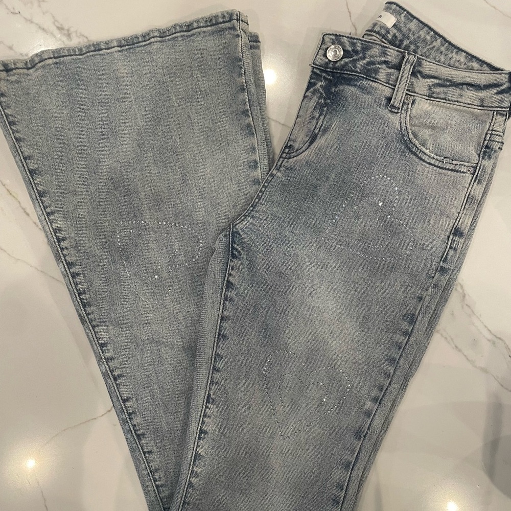 PacSun Bellbottom Light-Washed Jeans with Rhinestone Hearts Size Medium